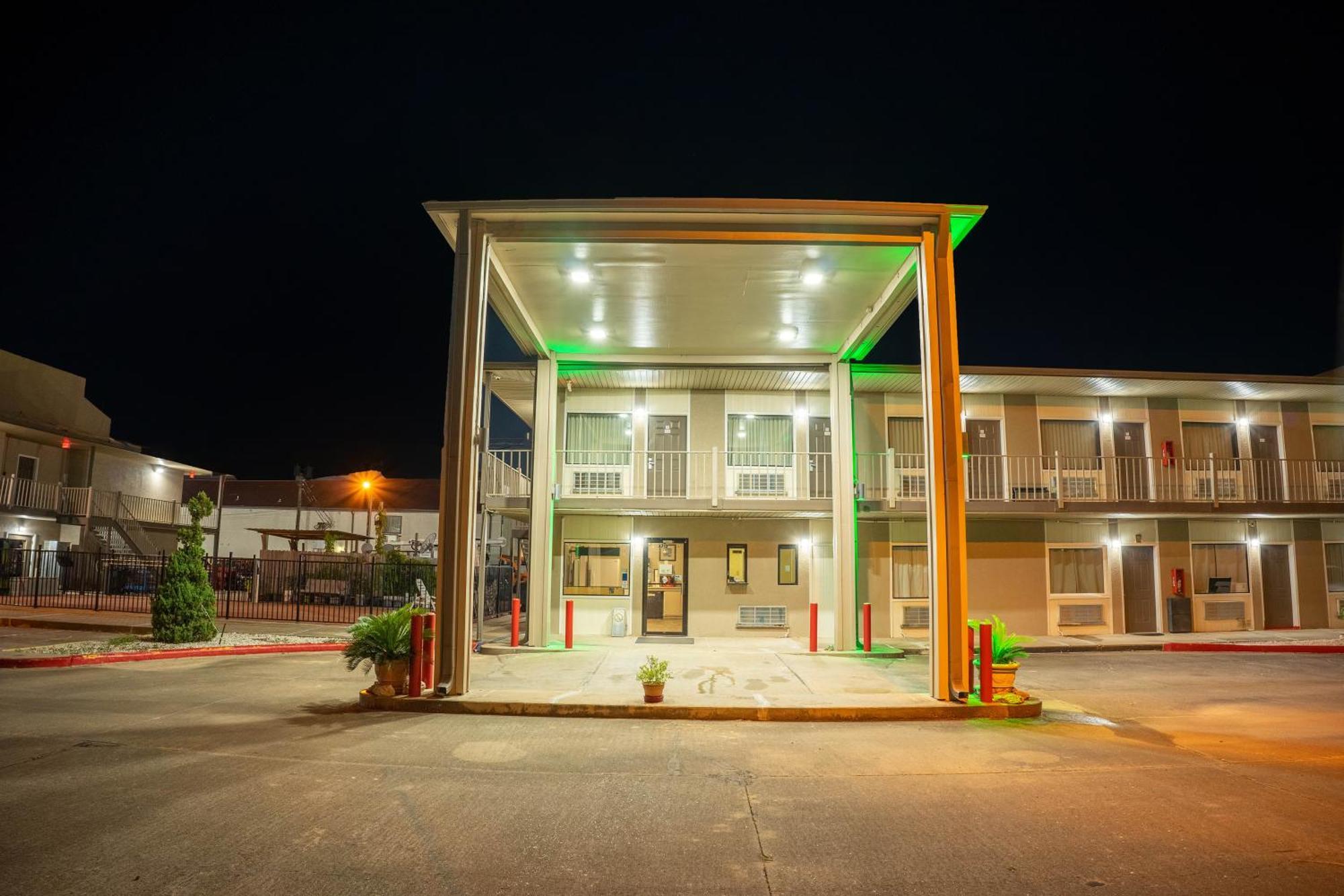 Regency Inn & Suites By Oyo Bay City Tx Ngoại thất bức ảnh