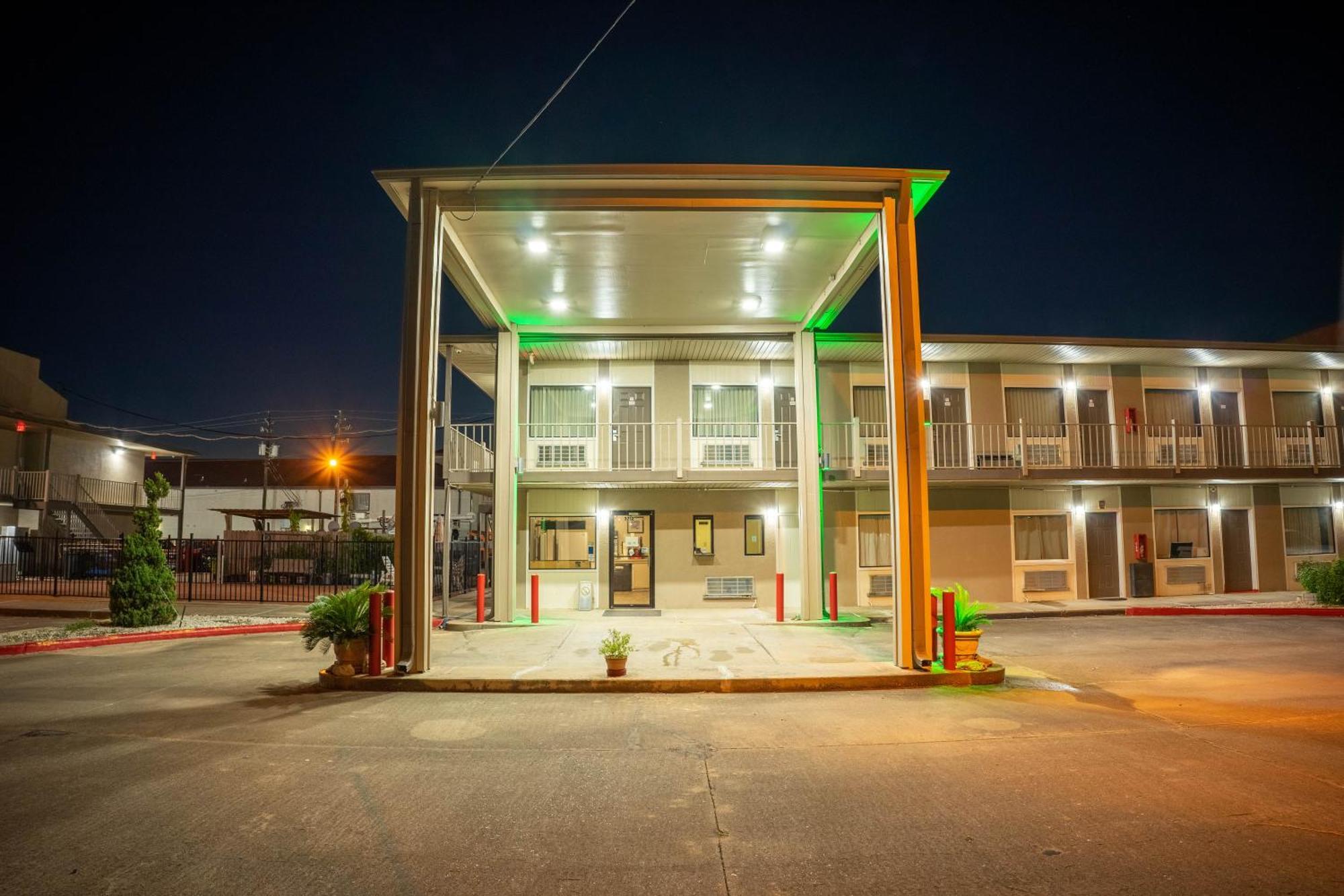 Regency Inn & Suites By Oyo Bay City Tx Ngoại thất bức ảnh