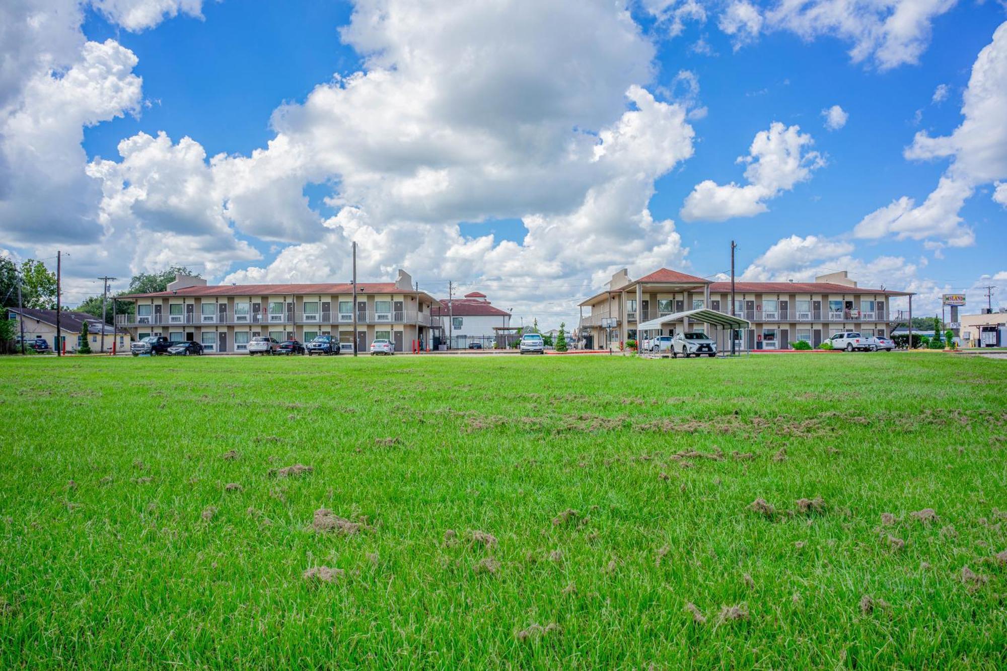 Regency Inn & Suites By Oyo Bay City Tx Ngoại thất bức ảnh